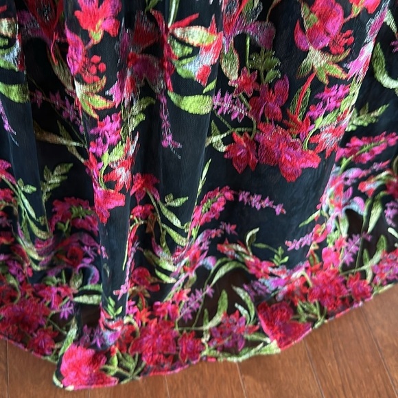 Marchesa Notte
Embroidered Lace Gown size 6 long. - Picture 9 of 14